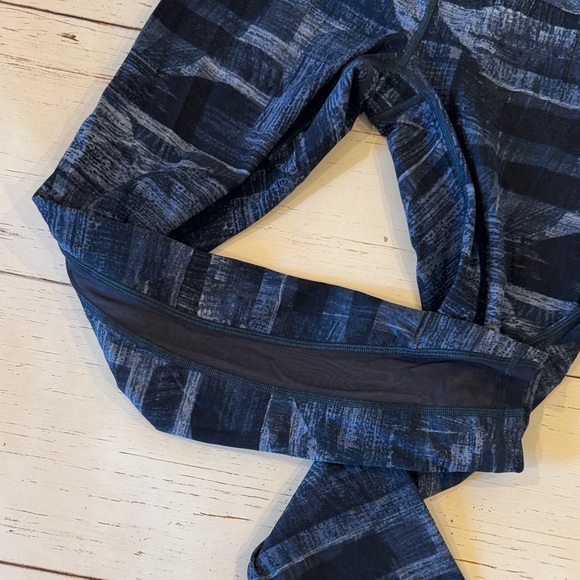 Lululemon Blue Patterned Leggings - Picture 6 of 6
